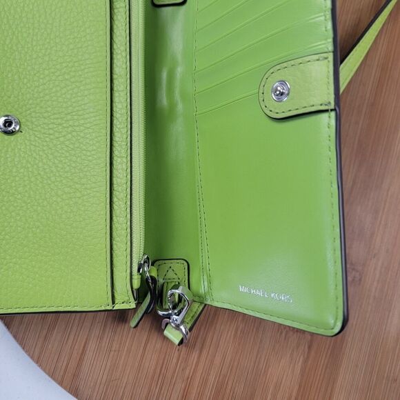 Michael Kors Jet Set Small Pebbled Leather Smartphone Convertible Crossbody Bag - Picture 9 of 16